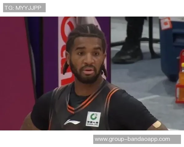 八村压哨三分绝杀后迅速退场被队友抓回现场引发笑声 八村压哨三分绝杀后迅速退场被队友抓回现场引发笑声