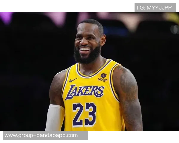 詹姆斯标志性时刻引争议为何选择如此低级的方式赚钱